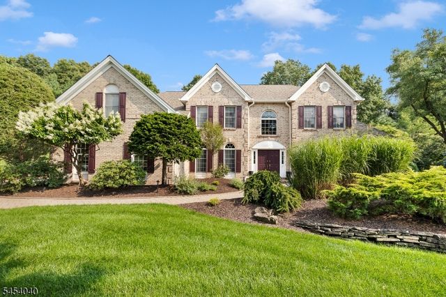41 Wellington Dr, Washington Twp., NJ 07853