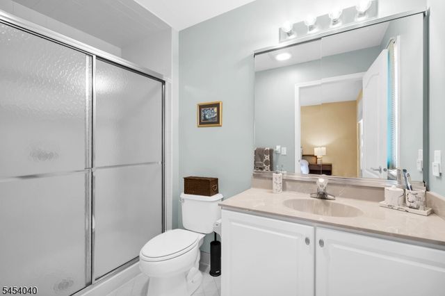 41 Wellington Dr, Washington Twp., NJ 07853