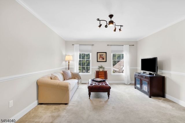 41 Wellington Dr, Washington Twp., NJ 07853