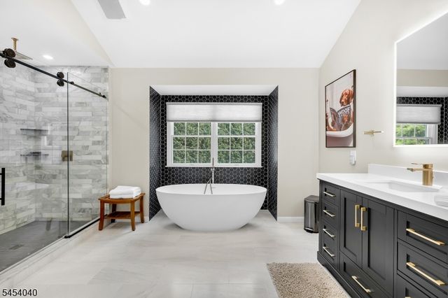 41 Wellington Dr, Washington Twp., NJ 07853