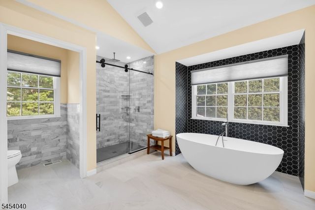 41 Wellington Dr, Washington Twp., NJ 07853