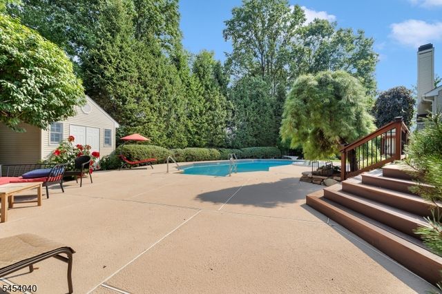 41 Wellington Dr, Washington Twp., NJ 07853
