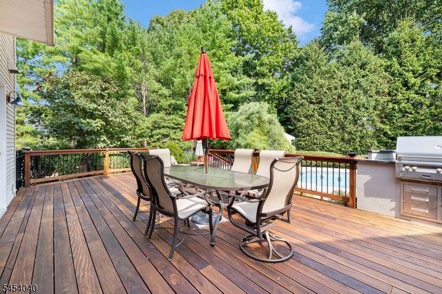 41 Wellington Dr, Washington Twp., NJ 07853