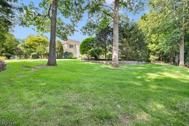 41 Wellington Dr, Washington Twp., NJ 07853