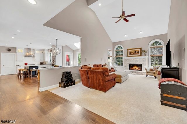41 Wellington Dr, Washington Twp., NJ 07853