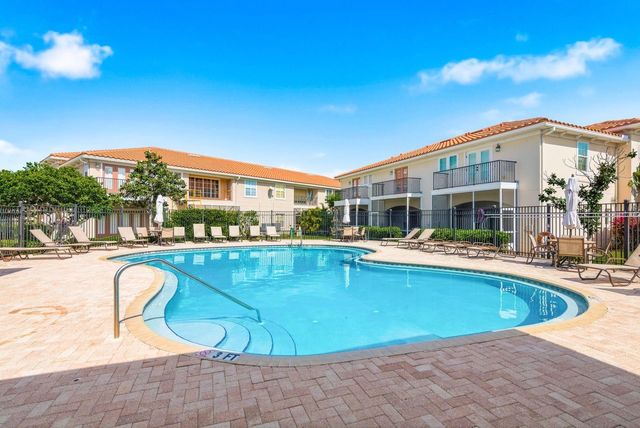 208 VALENCIA CIRCLE, St Petersburg, FL 33716
