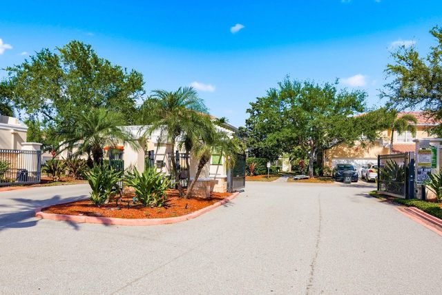 208 VALENCIA CIRCLE, St Petersburg, FL 33716