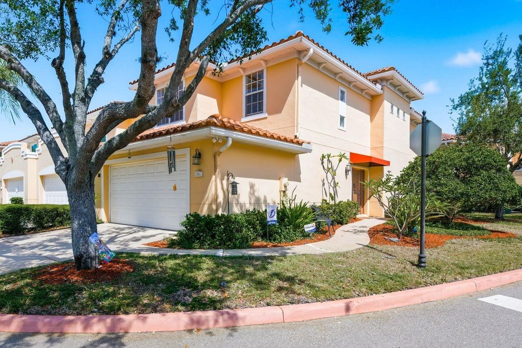 208 VALENCIA CIRCLE, St Petersburg, FL 33716