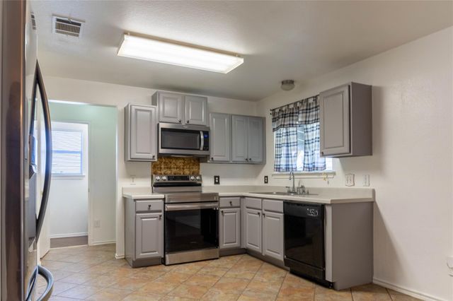 2209 Canvas Back DR, Taylor, TX 76574