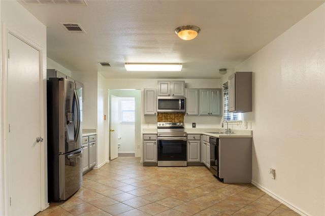 2209 Canvas Back DR, Taylor, TX 76574