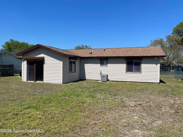 700 Fernandina Street NW, Palm Bay, FL 32907