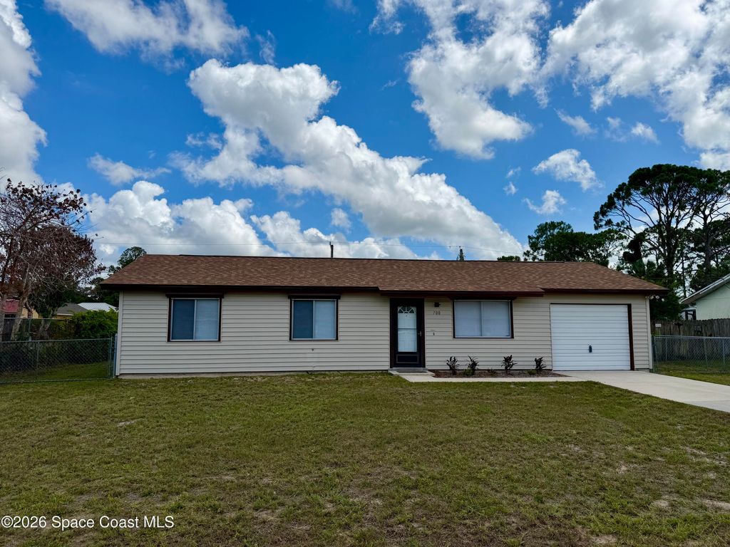 700 Fernandina Street NW, Palm Bay, FL 32907