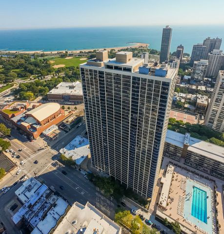 1560 N SANDBURG Terrace 4002, Chicago, IL 60610