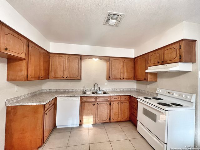 1792 Kuehler Ave, New Braunfels, TX 78130