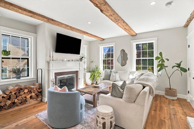 26 Tyng St A, Newburyport, MA 01950