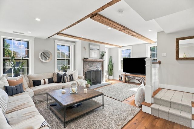 26 Tyng St A, Newburyport, MA 01950