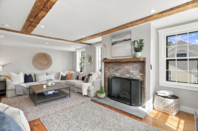 26 Tyng St A, Newburyport, MA 01950