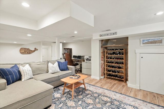 26 Tyng St A, Newburyport, MA 01950