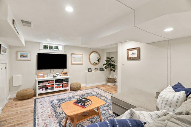 26 Tyng St A, Newburyport, MA 01950