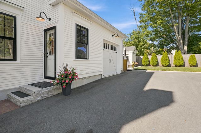 26 Tyng St A, Newburyport, MA 01950