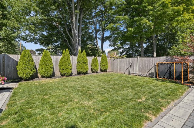 26 Tyng St A, Newburyport, MA 01950