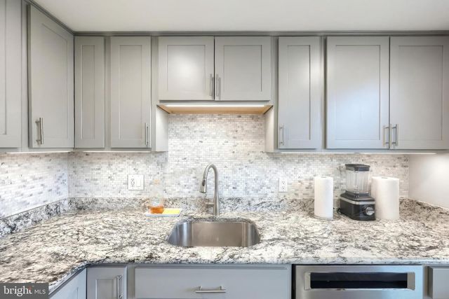 151 FOX RUN DR, York, PA 17403