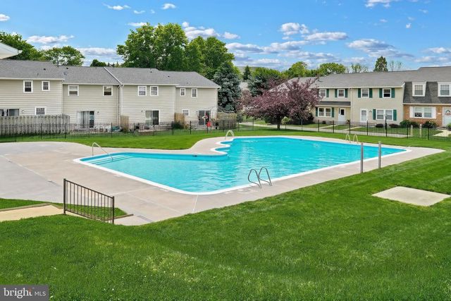 151 FOX RUN DR, York, PA 17403