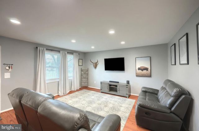 151 FOX RUN DR, York, PA 17403