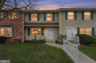 151 FOX RUN DR, York, PA 17403