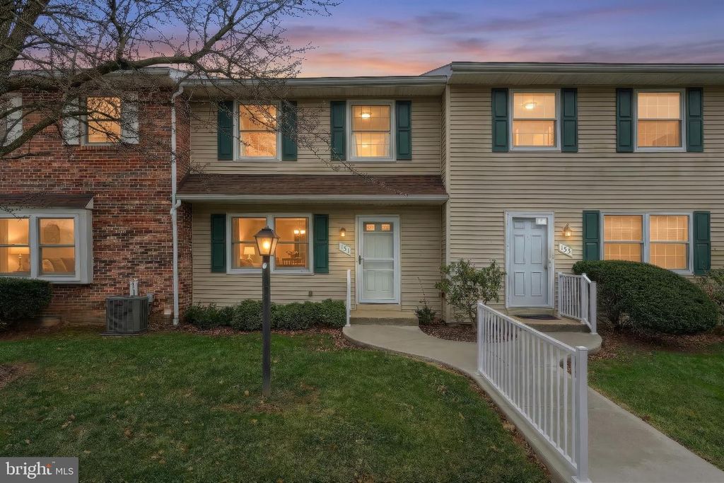 151 FOX RUN DR, York, PA 17403