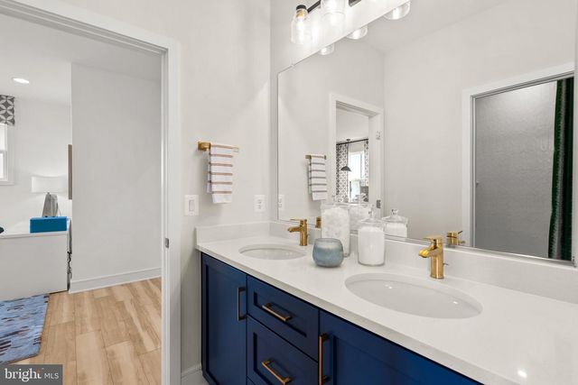 38875 SILVER KING CIR, Waterford, VA 20197