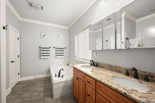 5324 Courtyard Dr, Gonzales, LA 70737
