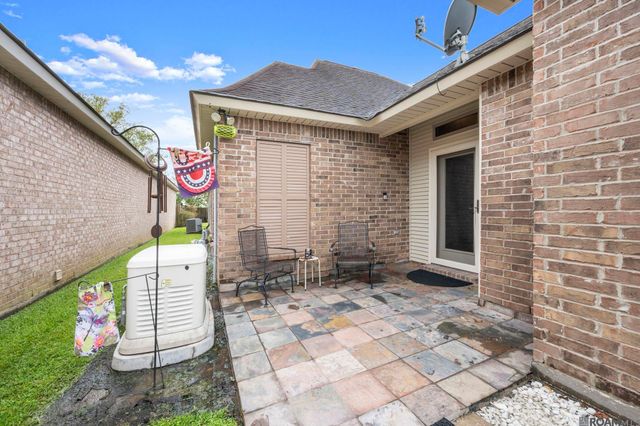 5324 Courtyard Dr, Gonzales, LA 70737