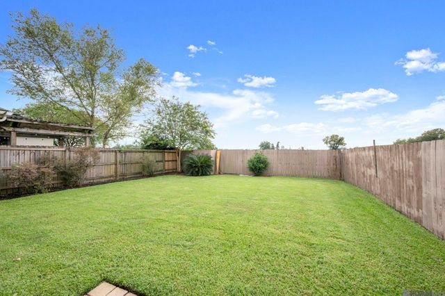 5324 Courtyard Dr, Gonzales, LA 70737