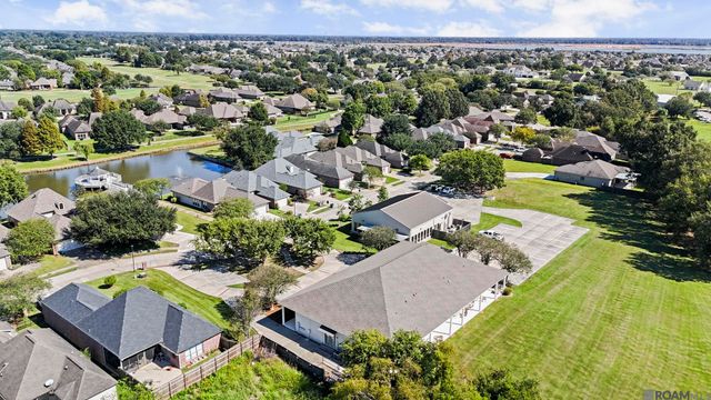 5324 Courtyard Dr, Gonzales, LA 70737