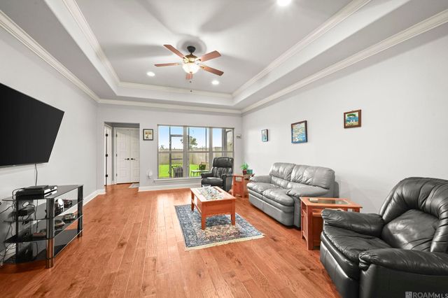 5324 Courtyard Dr, Gonzales, LA 70737