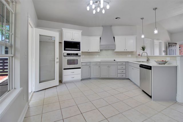 2602 SW Wolf Run Drive, Claremore, OK 74019