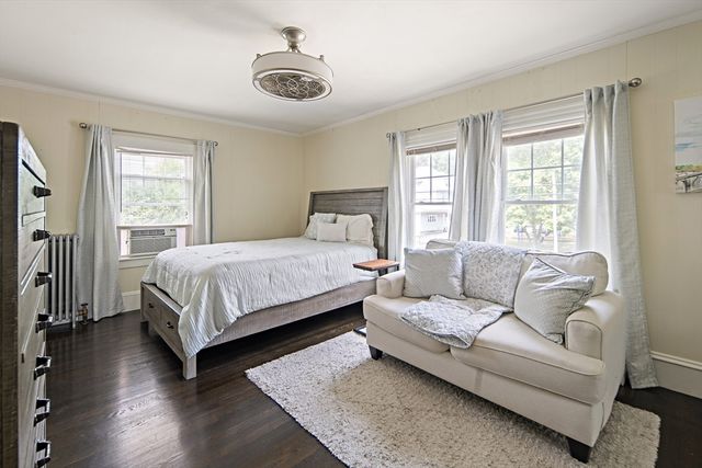 15 E Grove St, Middleboro, MA 02346