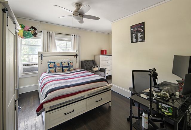 15 E Grove St, Middleboro, MA 02346