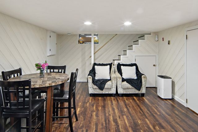 15 E Grove St, Middleboro, MA 02346