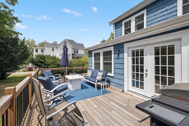 15 E Grove St, Middleboro, MA 02346