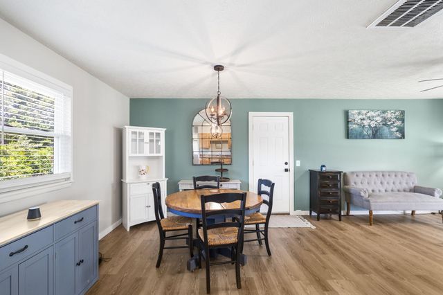 3123 W Farm Road 168, Springfield, MO 65807