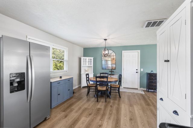 3123 W Farm Road 168, Springfield, MO 65807