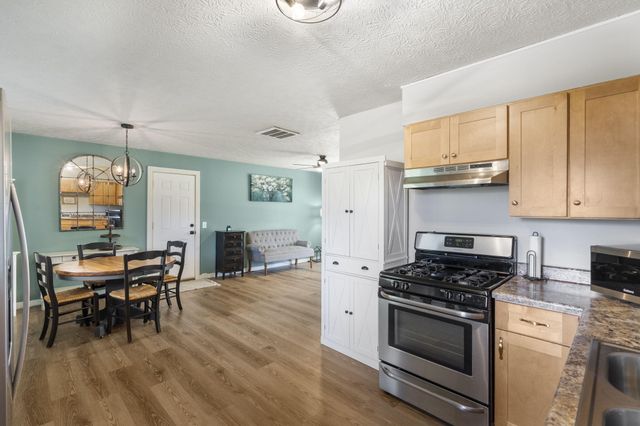 3123 W Farm Road 168, Springfield, MO 65807