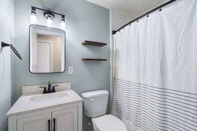 3123 W Farm Road 168, Springfield, MO 65807