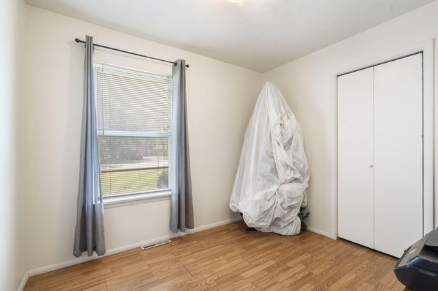 3123 W Farm Road 168, Springfield, MO 65807