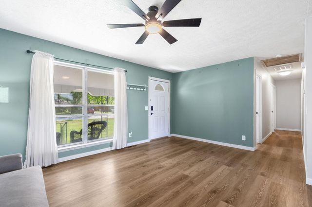 3123 W Farm Road 168, Springfield, MO 65807