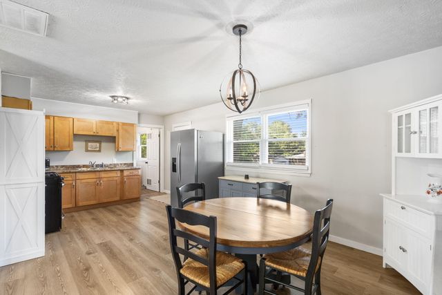 3123 W Farm Road 168, Springfield, MO 65807