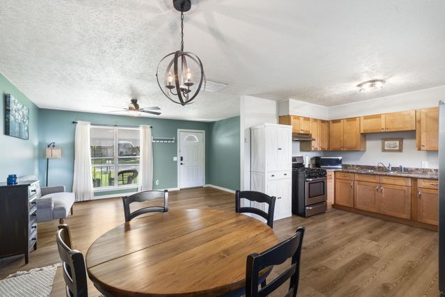 3123 W Farm Road 168, Springfield, MO 65807