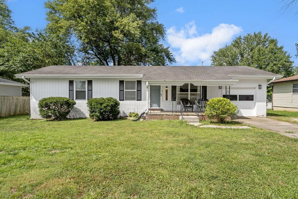 3123 W Farm Road 168, Springfield, MO 65807